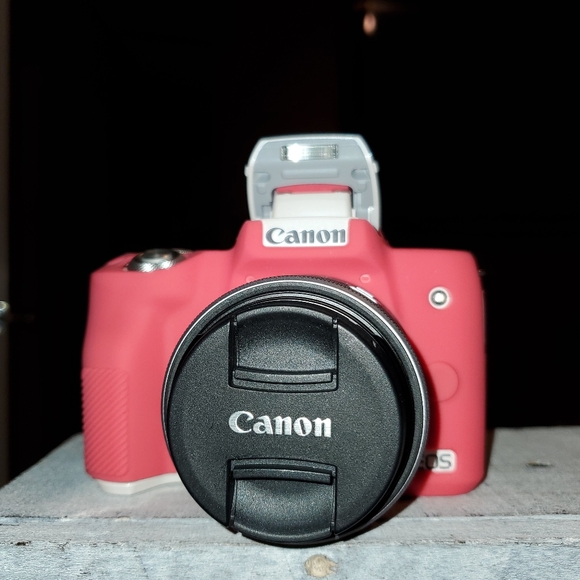 SOLD-Canon Eos M50 mirrorless digital camera - Picture 6 of 13